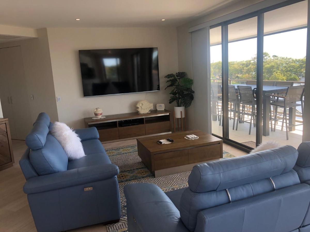 Grand Mercure Allegra Hervey Bay Zewnętrze zdjęcie Living room at the Ritz-Carlton, South Beach