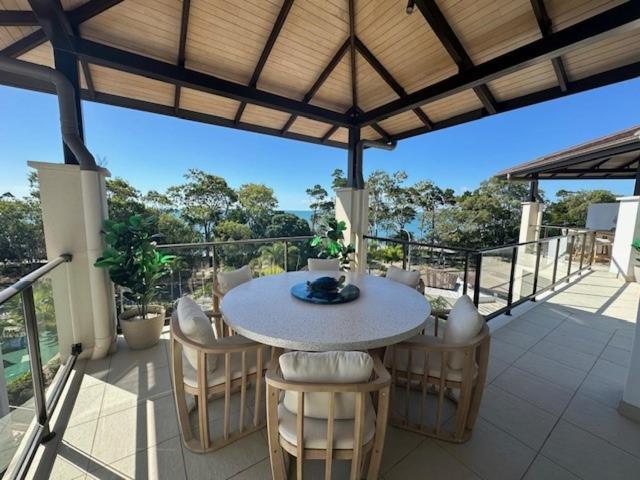 Grand Mercure Allegra Hervey Bay Zewnętrze zdjęcie Rooftop terrace at the resort