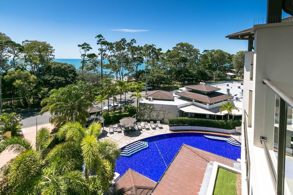 Grand Mercure Allegra Hervey Bay Zewnętrze zdjęcie View of the pool at the Mantra on Saltwater Island