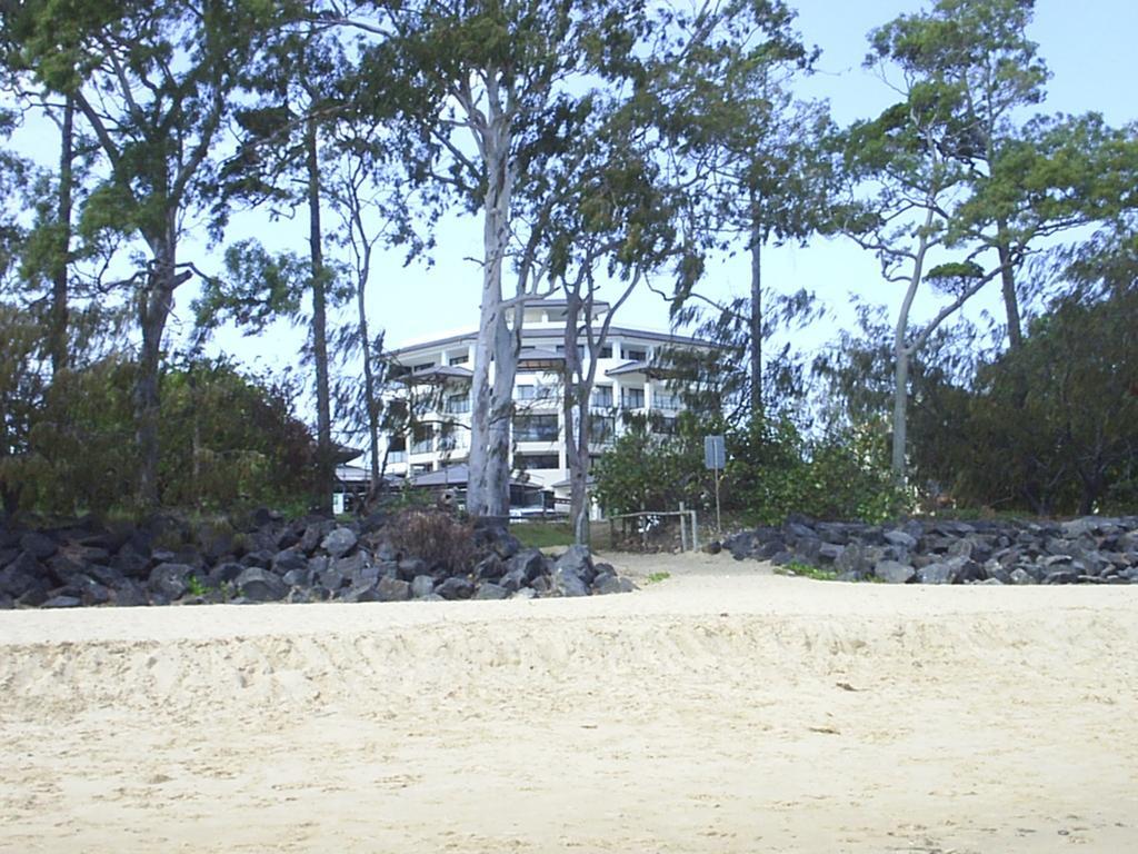 Grand Mercure Allegra Hervey Bay Zewnętrze zdjęcie The beach at the resort