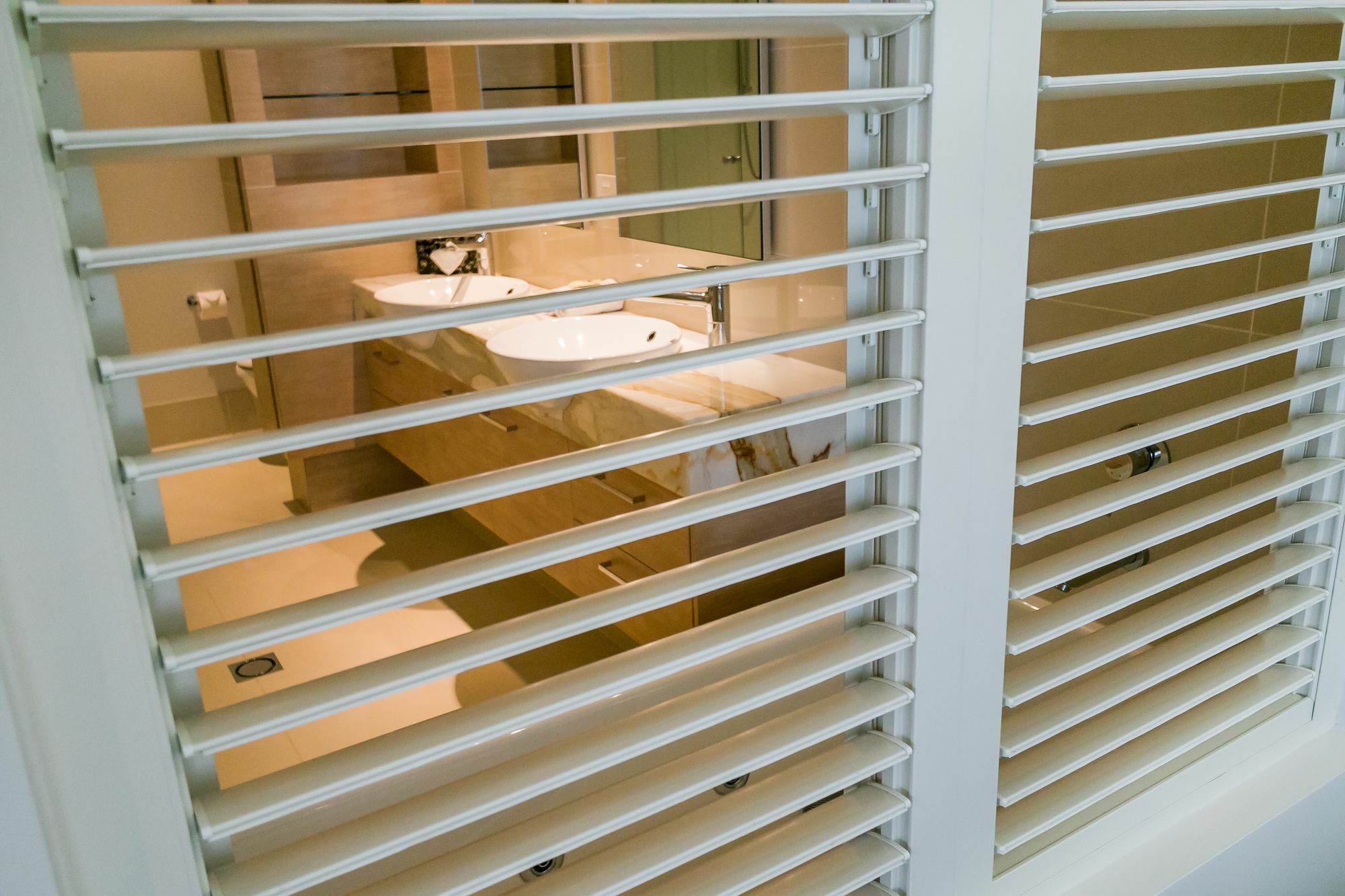 Grand Mercure Allegra Hervey Bay Zewnętrze zdjęcie A window shutter