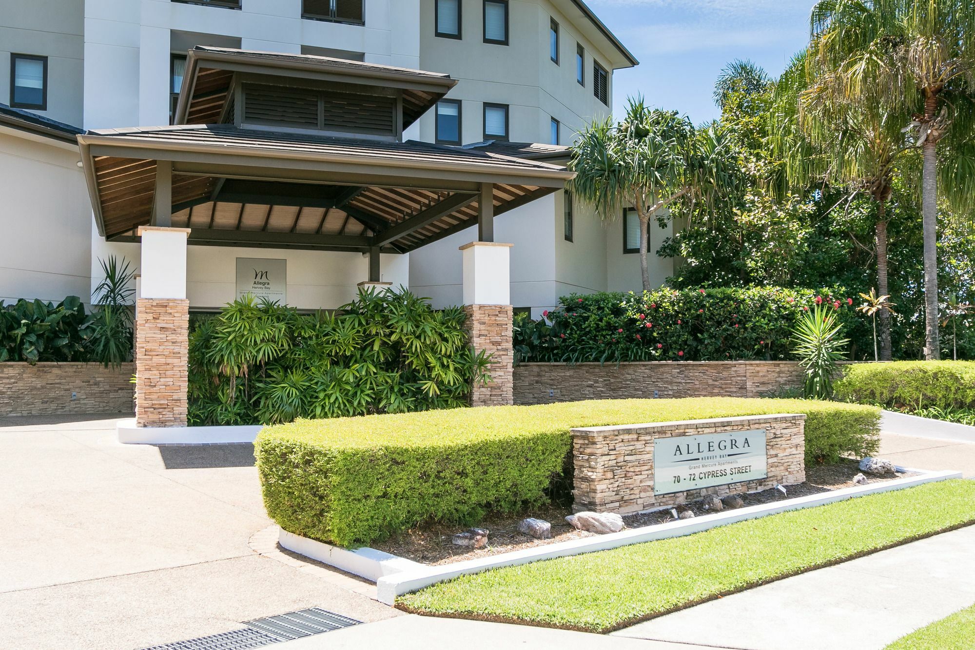 Grand Mercure Allegra Hervey Bay Zewnętrze zdjęcie Entrance to the building