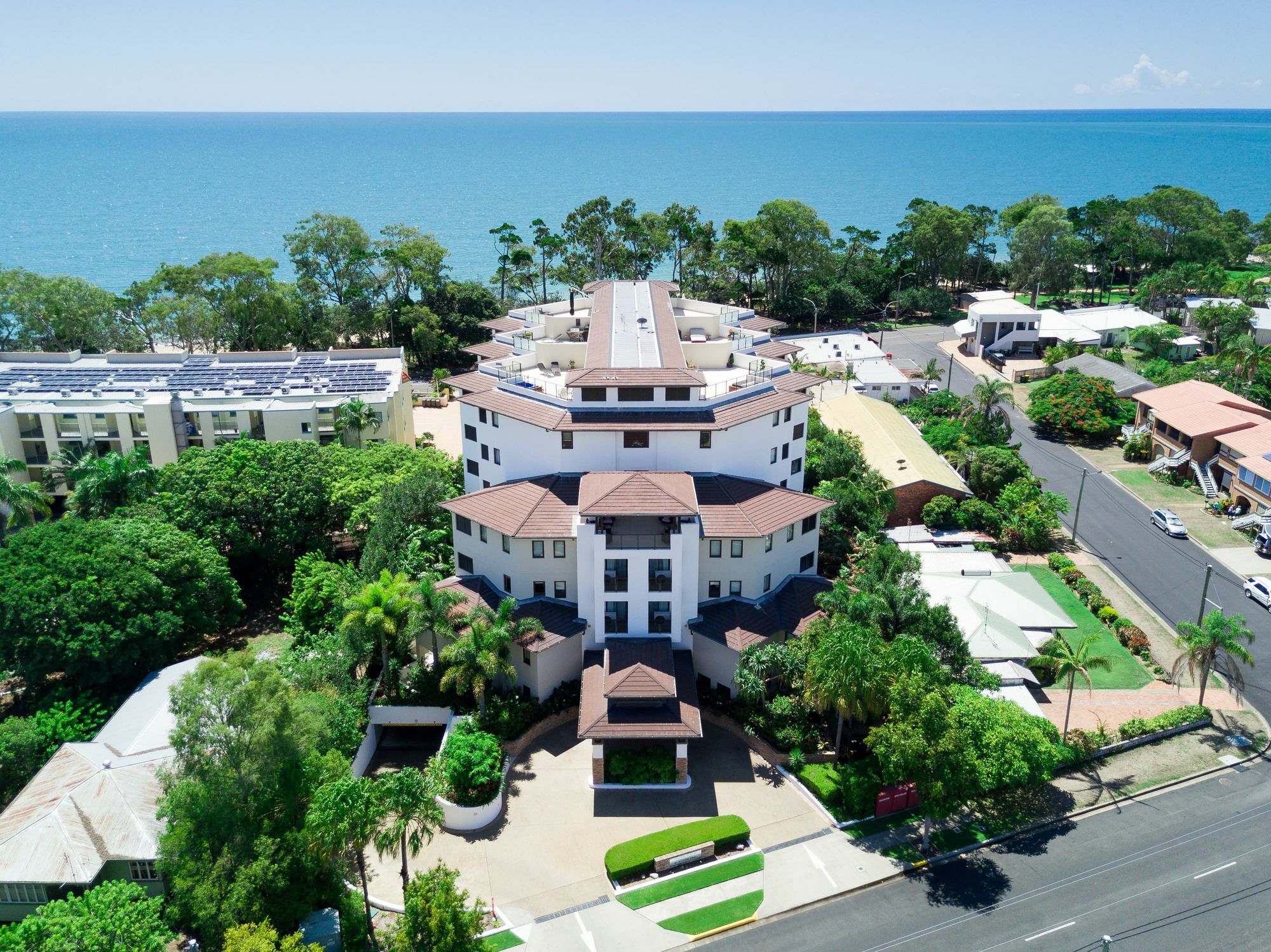 Grand Mercure Allegra Hervey Bay Zewnętrze zdjęcie Aerial view of the complex